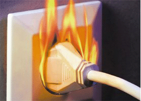Foto: Elektrobrand an einer Steckdose