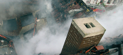 Bild: Hotel in Flammen