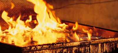 Bild: Das Fettbackgert steht in Flammen